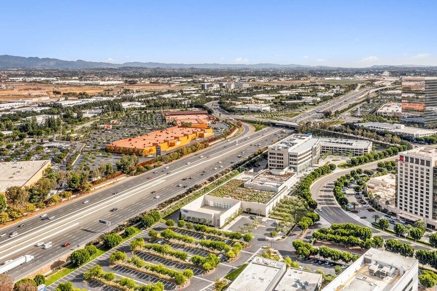 3 Glen Bell Way, Irvine, CA à louer - Aérien - Image 2 de 16