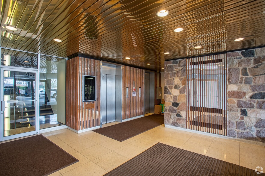 4001 W Devon Ave, Chicago, IL for lease - Interior Photo - Image 2 of 10