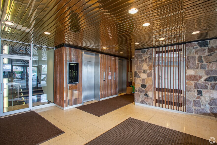 4001 W Devon Ave, Chicago, IL à louer - Photo intérieure - Image 2 de 10