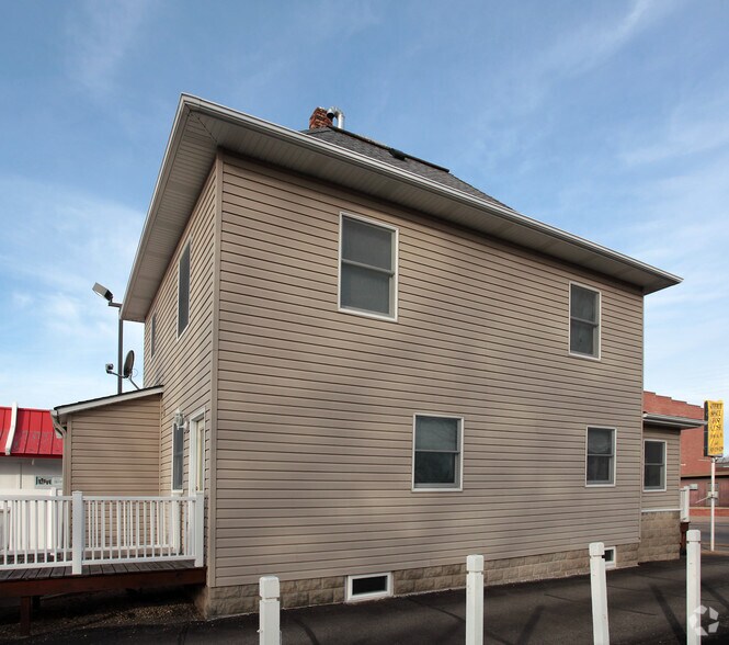 511 4th St NW, Faribault, MN à vendre - Photo du bâtiment - Image 2 de 2