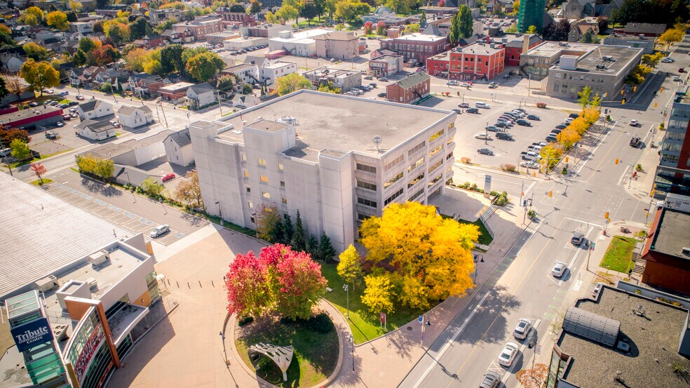 55 Athol St, Oshawa, ON à louer - Photo du bâtiment - Image 3 de 5