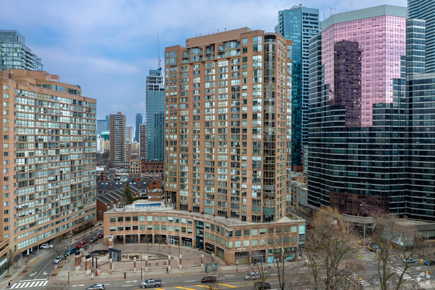 1033 Bay St, Toronto, ON à louer - Photo du bâtiment - Image 1 de 7