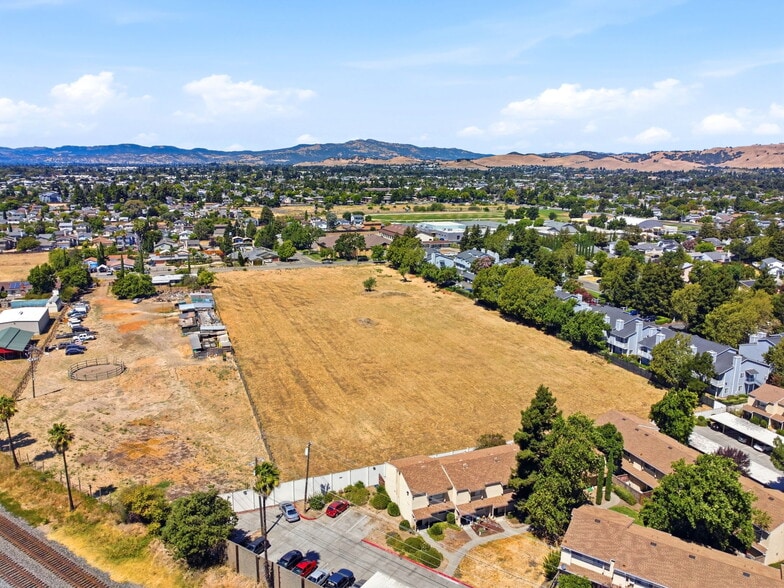 1798 Blossom Ave, Fairfield, CA for sale - Building Photo - Image 3 of 22