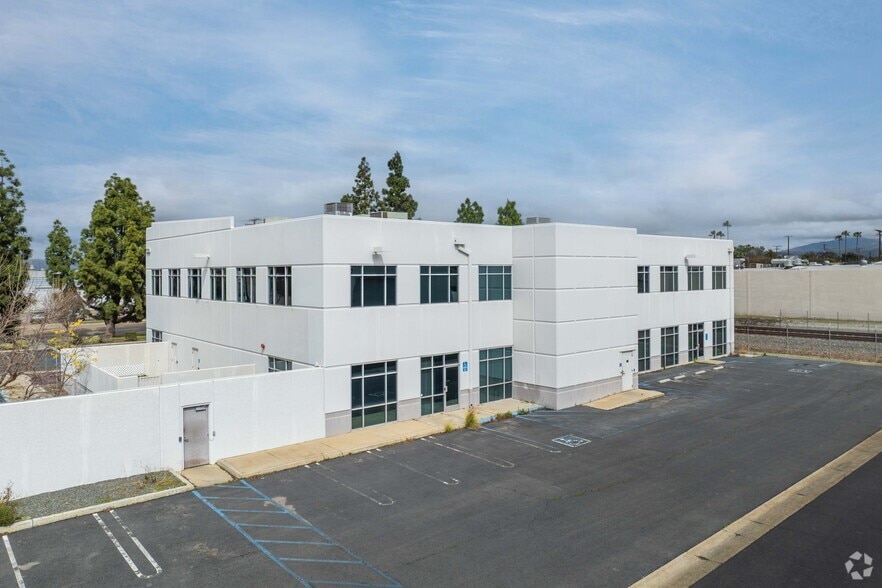 500 W Collins Ave, Orange, CA for sale - Building Photo - Image 3 of 5