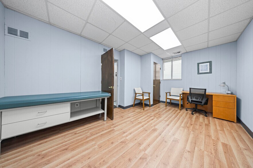 230 North Ave, Mount Clemens, MI à louer - Photo du bâtiment - Image 3 de 20
