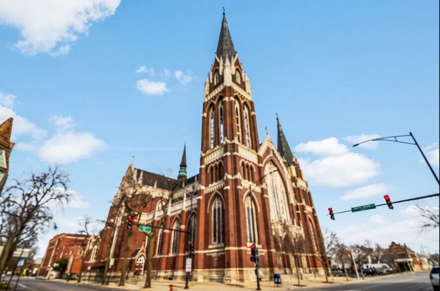 8231 S South Shore Dr, Chicago, IL à vendre - Photo du bâtiment - Image 3 de 29