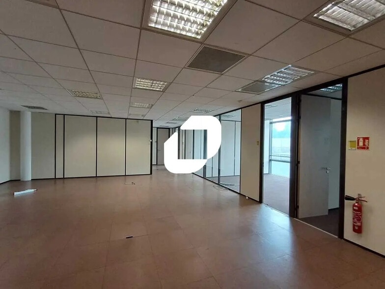 Office in Vélizy-Villacoublay for lease - Interior Photo - Image 2 of 6