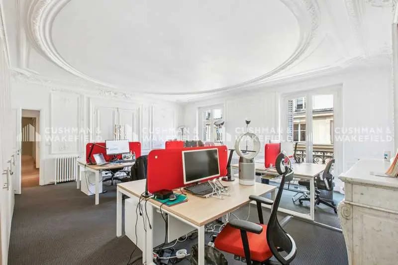 54 Rue De Ponthieu, Paris for lease - Interior Photo - Image 2 of 14