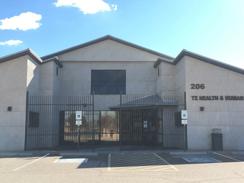 206 8th St, Fabens, TX à vendre - Photo du bâtiment - Image 2 de 16