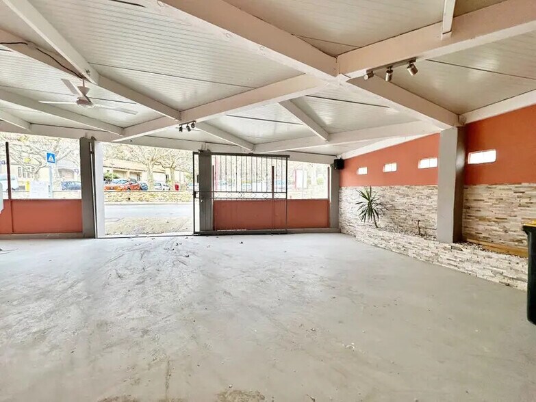 Flex in Sauveterre for sale - Interior Photo - Image 2 of 12