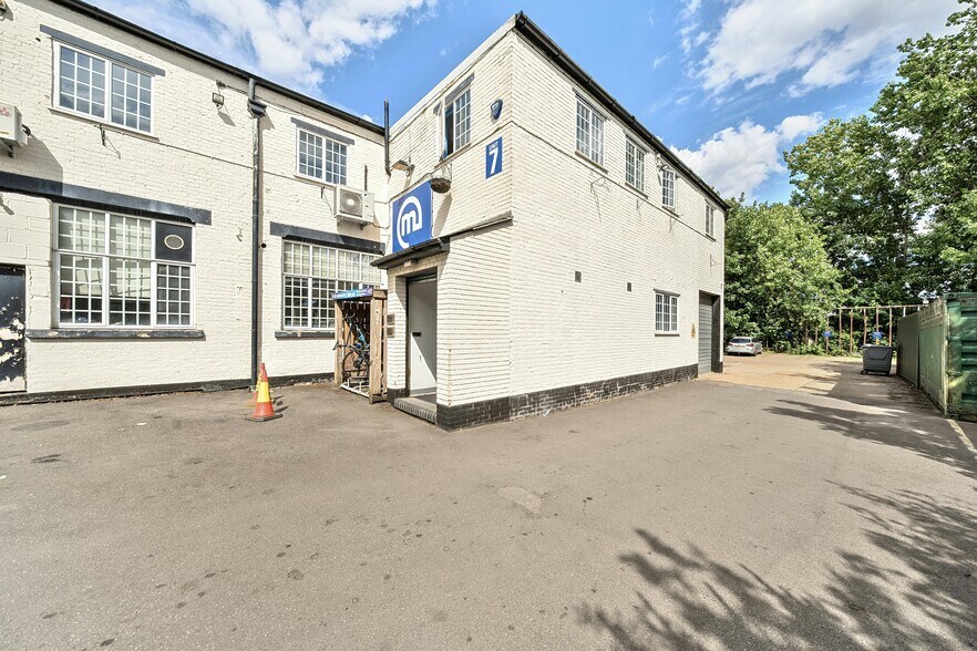 Sandown Rd, Watford for sale - Building Photo - Image 2 of 3