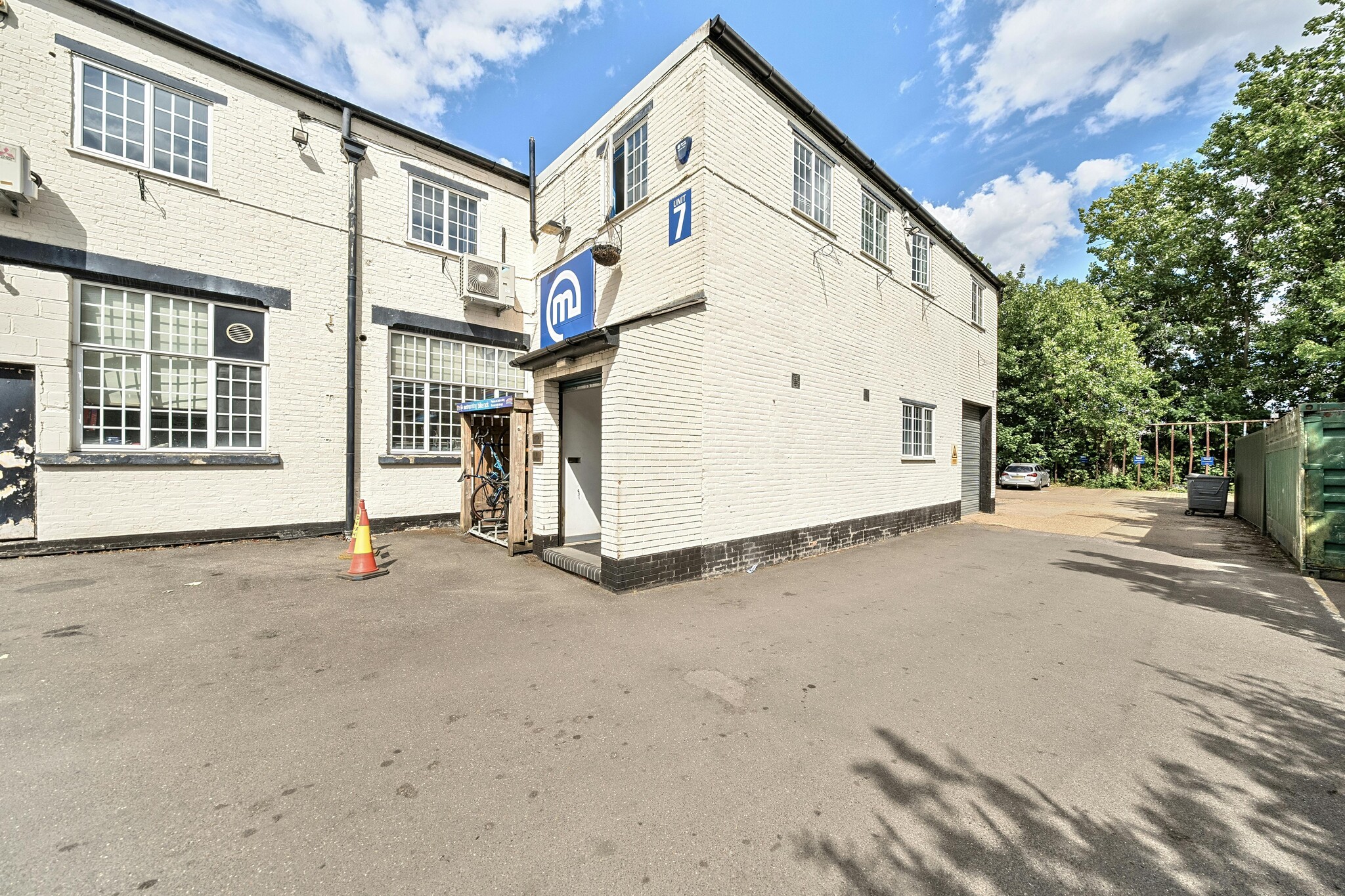 Sandown Rd, Watford for lease Primary Photo- Image 1 of 4