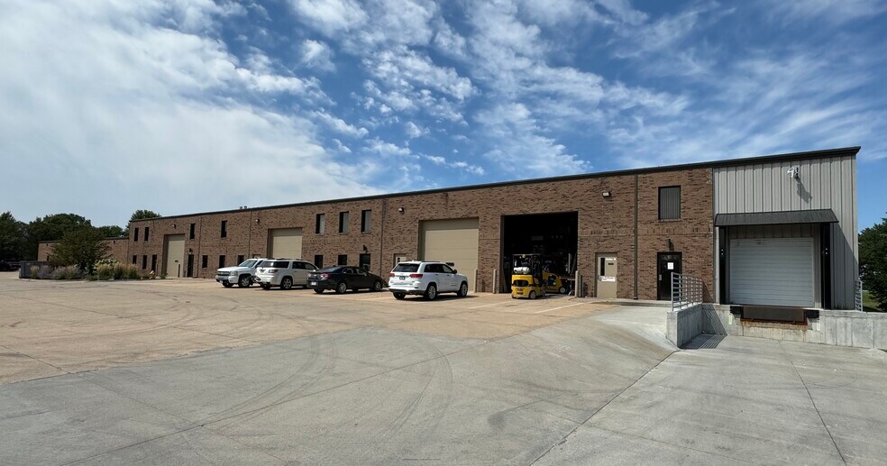 1125 SE Westbrooke Dr, Waukee, IA à louer - Photo du bâtiment - Image 2 de 11