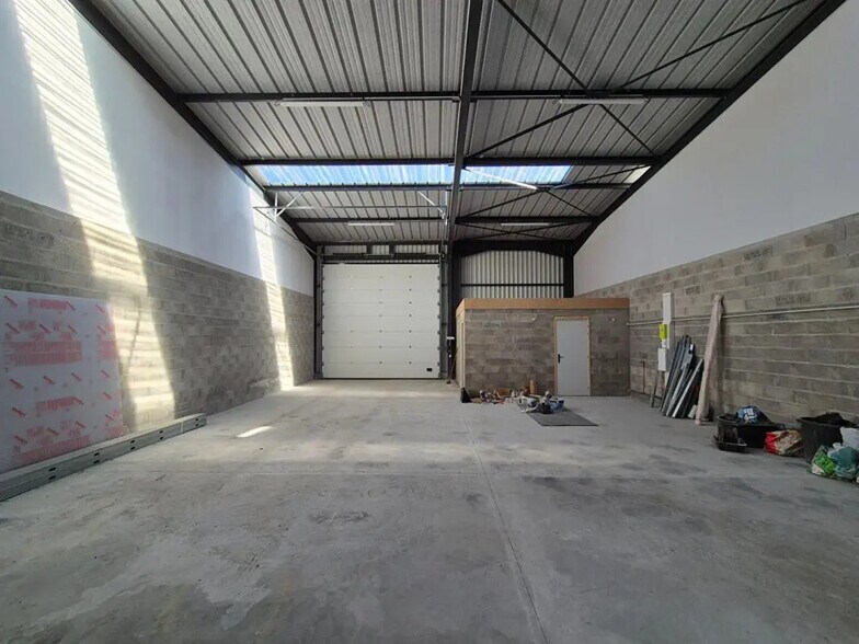 Industrial in Lorient for sale - Interior Photo - Image 3 of 5