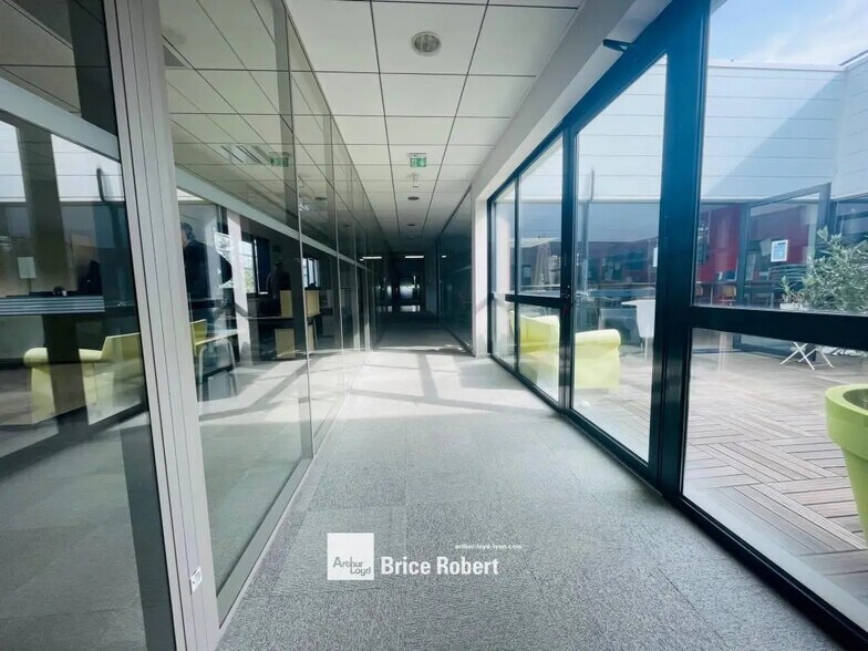 Bureau dans Saint-Priest à vendre - Hall d’entrée - Image 3 de 9