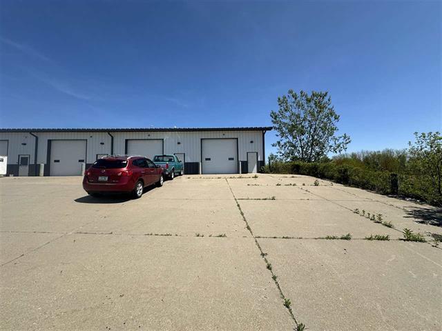 4218 Yvette Dr, Iowa City, IA for lease - Building Photo - Image 2 of 14