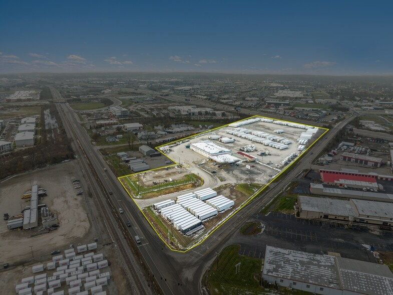 1800 Progress Way, Jeffersonville, IN à louer - Photo du bâtiment - Image 2 de 31