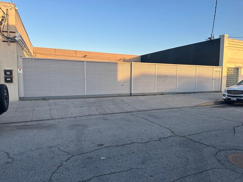 7255 Atoll Ave, North Hollywood, CA à louer - Photo du bâtiment - Image 3 de 12