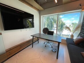 820 W 41st St, Miami Beach, FL for lease Interior Photo- Image 2 of 5
