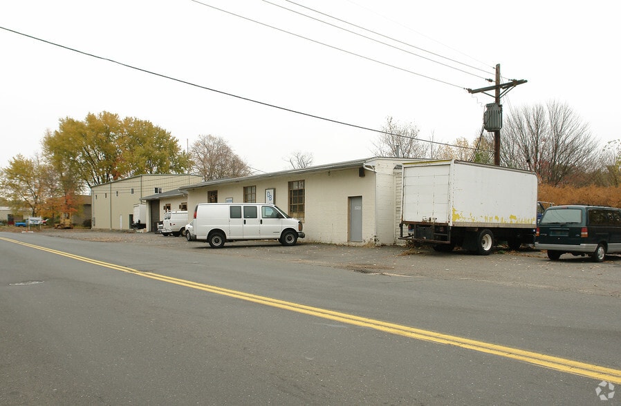 201 Atwater St, Plantsville, CT for sale - Primary Photo - Image 2 of 3
