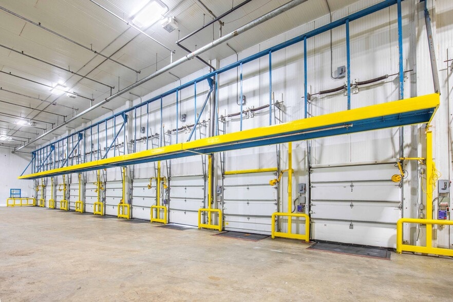 6100-6284 McIntosh Rd, Sarasota, FL for lease - Building Photo - Image 3 of 15