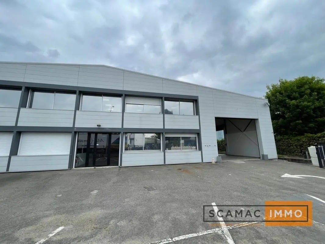 Industrial in Morangis for lease Building Photo- Image 1 of 4