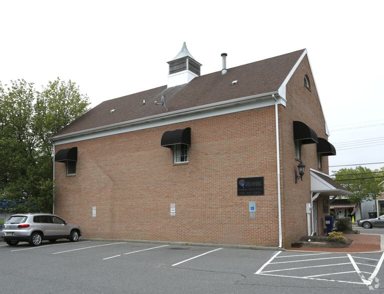 756 River Rd, Fair Haven, NJ for lease - Building Photo - Image 2 of 6