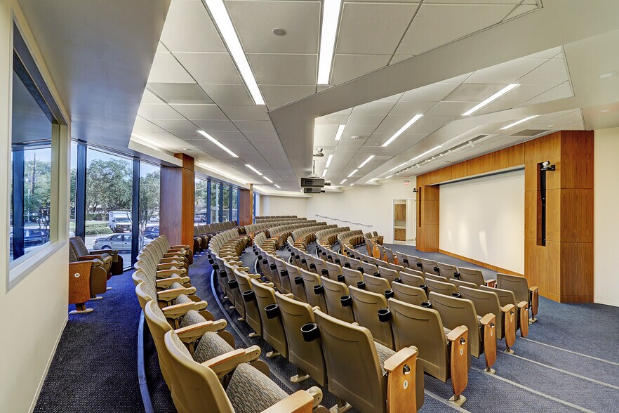 16430 Park Ten Pl, Houston, TX à louer - Photo intérieure - Image 3 de 8