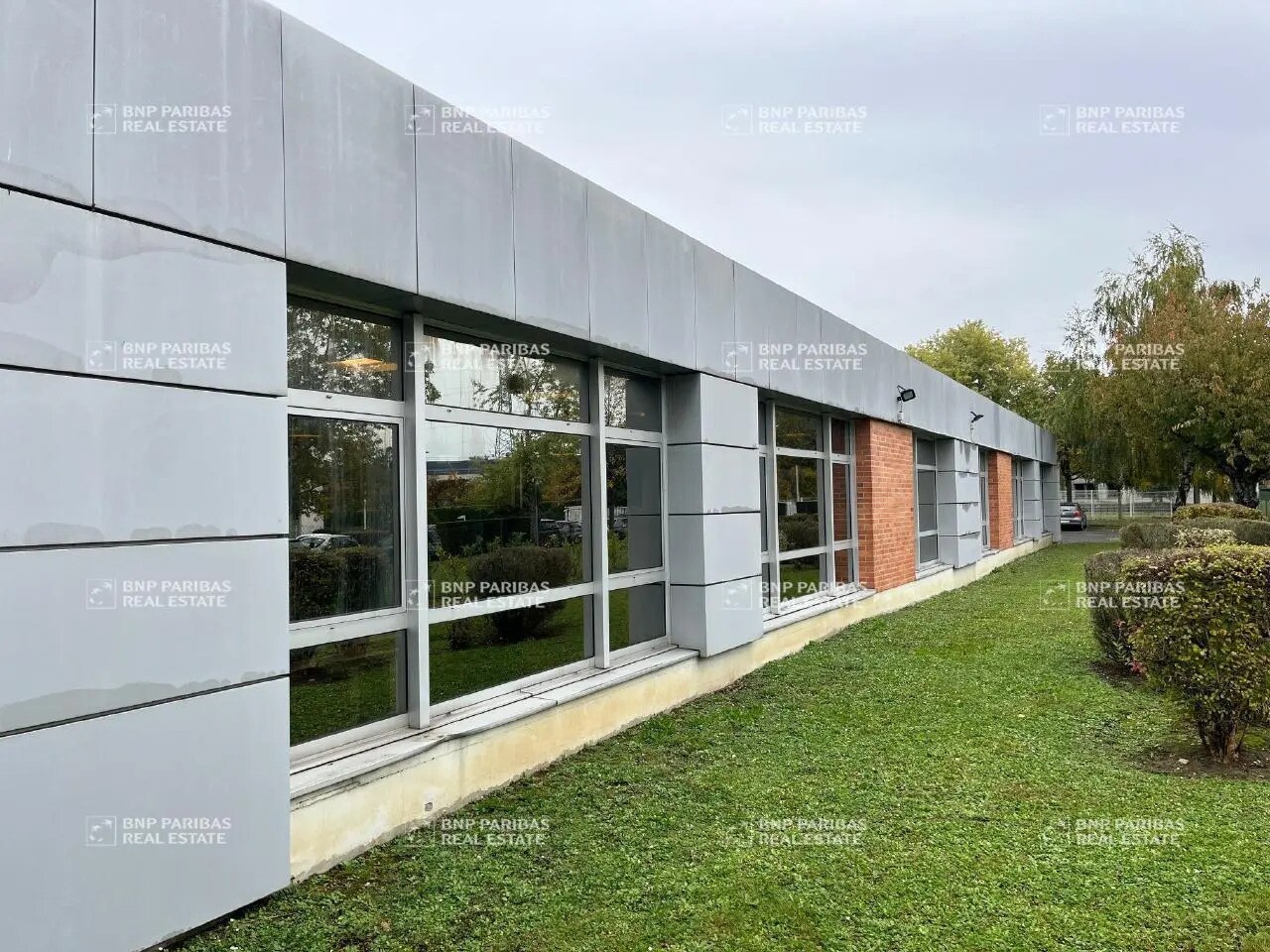 Local d'activités dans Lisses à vendre Photo principale- Image 1 de 11