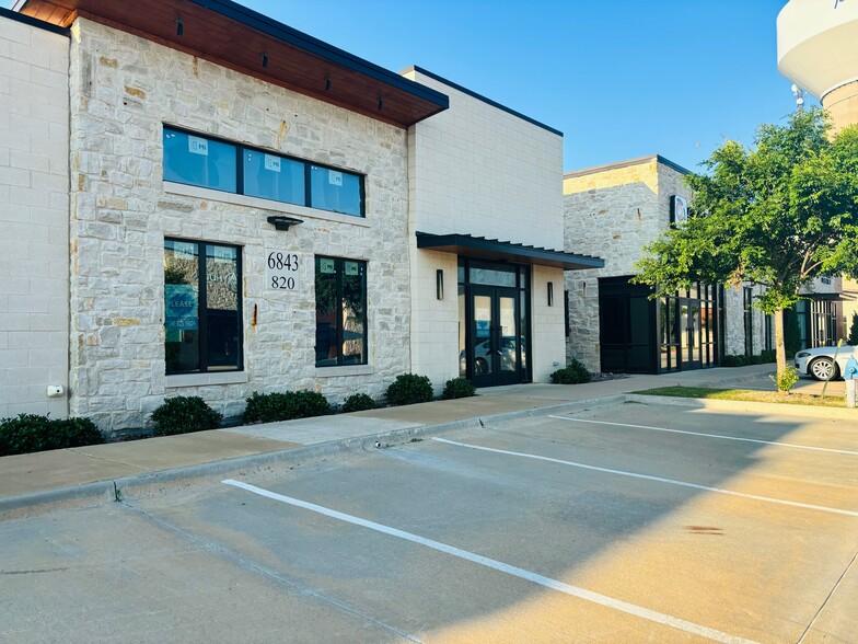 6843 Communications Pkwy, Plano, TX à louer - Photo du bâtiment - Image 1 de 11