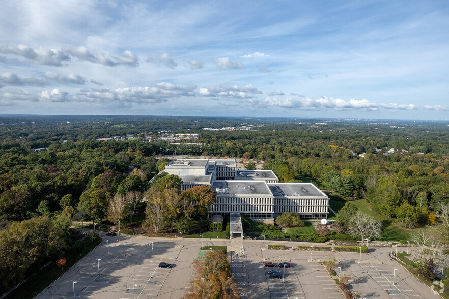 700 Quaker Ln, Warwick, RI à louer - A rien - Image 3 de 9