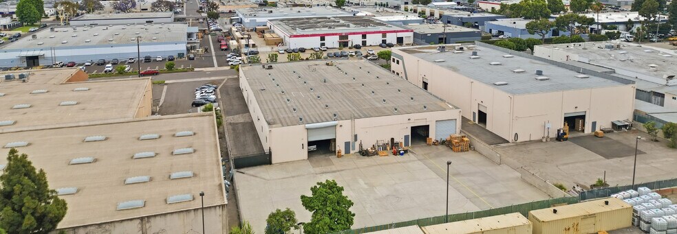 3305-3307 W Castor St, Santa Ana, CA à louer - Photo du bâtiment - Image 3 de 6
