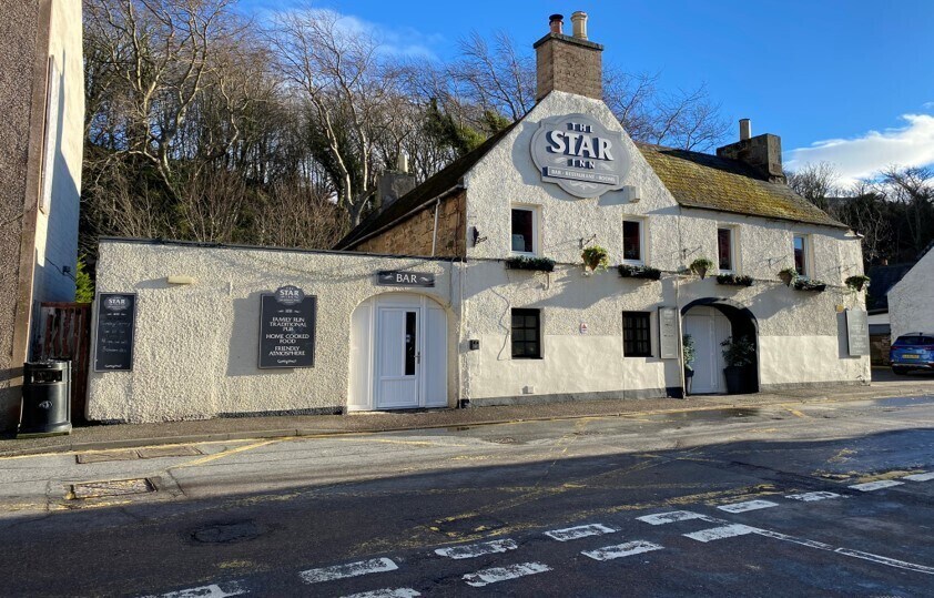 The Star Inn Pub & Letting Rooms High St portfolio of 2 properties for sale on LoopNet.ca Building Photo- Image 1 of 17