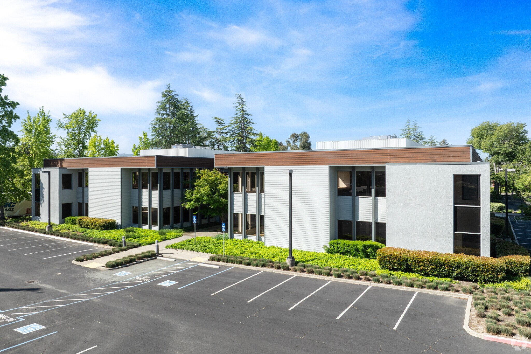 1350 Montego Way, Walnut Creek, CA à vendre Photo principale- Image 1 de 10