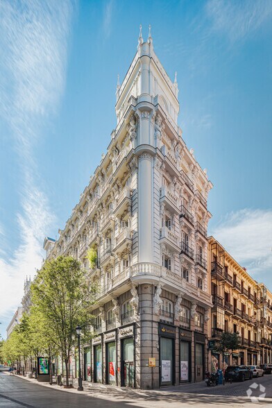 Multifamily in Madrid, Madrid for sale - Building Photo - Image 2 of 3