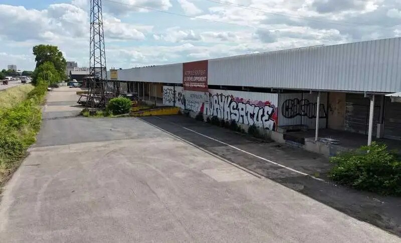 Local d'activités dans Villefranche-sur-Saône à vendre - Photo du bâtiment - Image 2 de 3