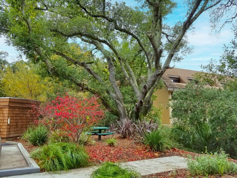 201 Alameda Del Prado, Novato, CA à louer - Photo du bâtiment - Image 2 de 5