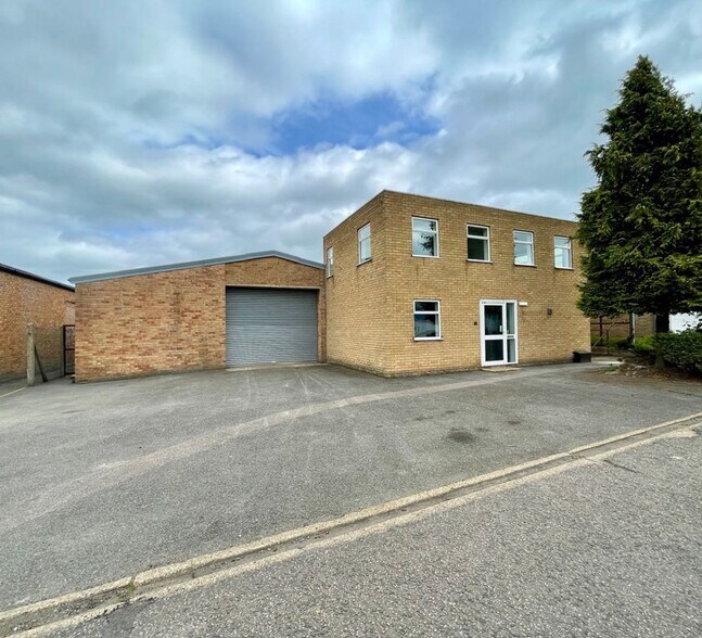 Commerce Way, Leighton Buzzard à louer - Photo principale - Image 1 de 1