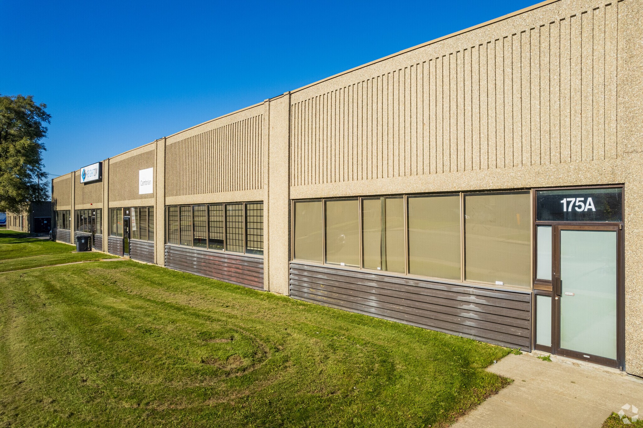 151-191 Rue Mérizzi, Saint-Laurent, QC for lease Primary Photo- Image 1 of 6