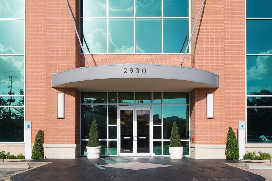 2930 W Sam Houston Pkwy N, Houston, TX à louer - Photo du bâtiment - Image 3 de 6