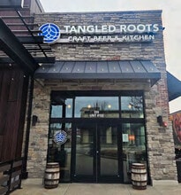 899-913 N Milwaukee Ave, Vernon Hills, IL à louer Photo du bâtiment- Image 2 de 11