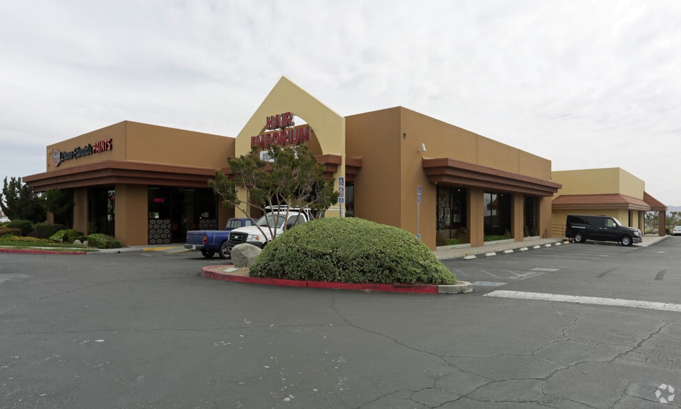 12475 Mariposa Rd, Victorville, CA for lease - Building Photo - Image 1 of 6