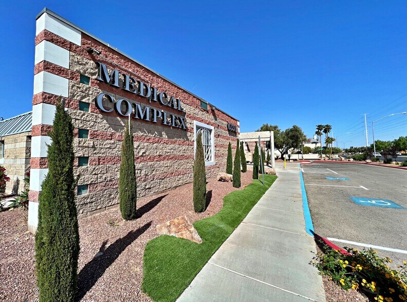 6330 W Flamingo Rd, Las Vegas, NV à louer - Photo du bâtiment - Image 2 de 27