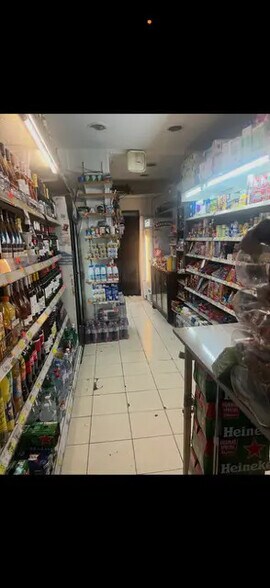 Commerce de détail dans Paris à vendre - Photo du bâtiment - Image 2 de 2