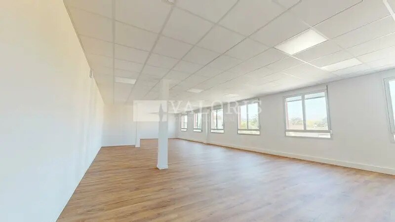 32 Rue De La République, Décines-Charpieu for lease - Interior Photo - Image 2 of 9