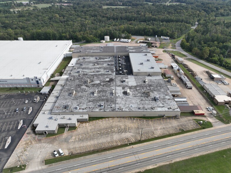 1 Poulan Dr, Nashville, AR à louer - Photo du bâtiment - Image 3 de 12