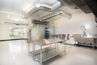 12125 SW Allen Blvd, Beaverton, OR à louer Photo intérieure- Image 2 de 5