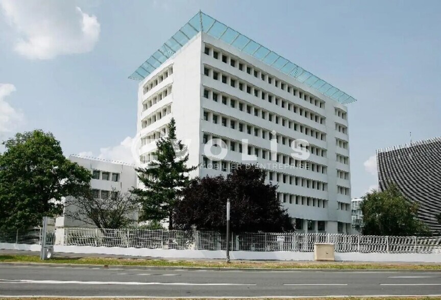 11 Avenue Morane Saulnier, Vélizy-Villacoublay à louer - Photo du bâtiment - Image 2 de 6