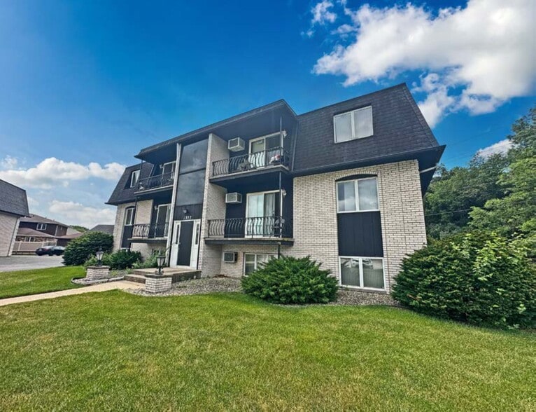 1337 Willow Ct, Schererville, IN à vendre - Photo du bâtiment - Image 2 de 9