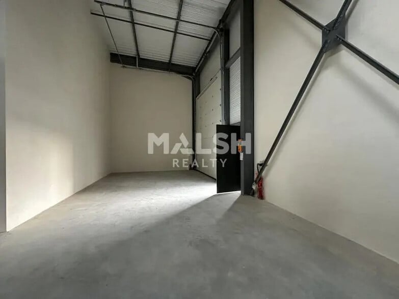 Local d'activités dans Saint-Étienne-la-Varenne à vendre - Photo du bâtiment - Image 3 de 18
